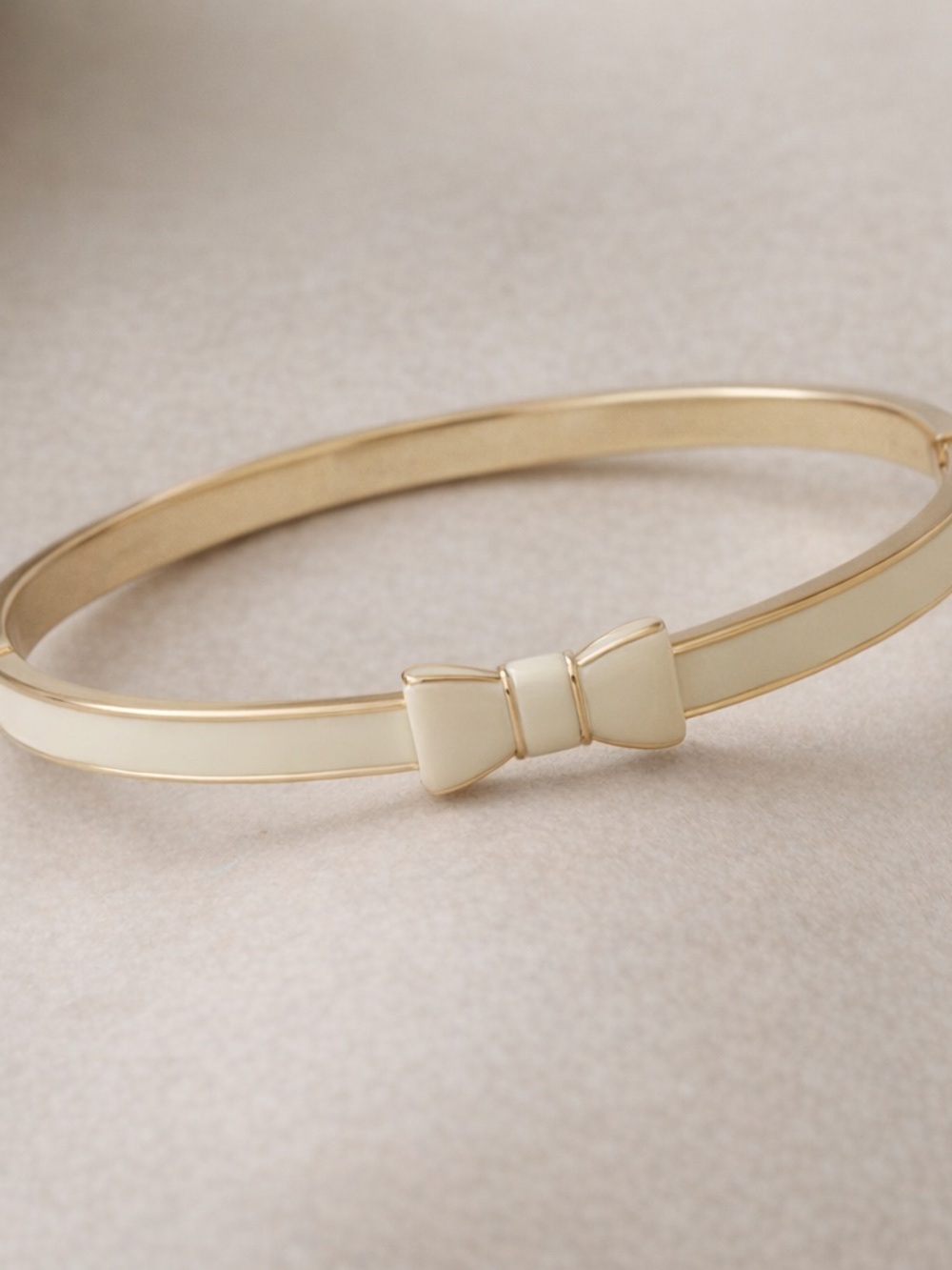 Kate Spade “Take a Bow” Cream Enamel Bow Bangle Bracelet NWT - Picture 2 of 4